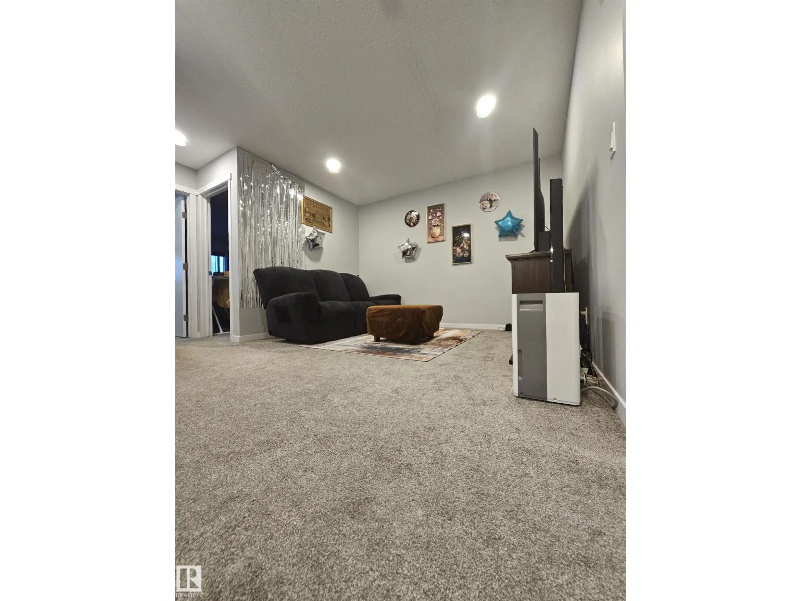 2258 57 ST SW