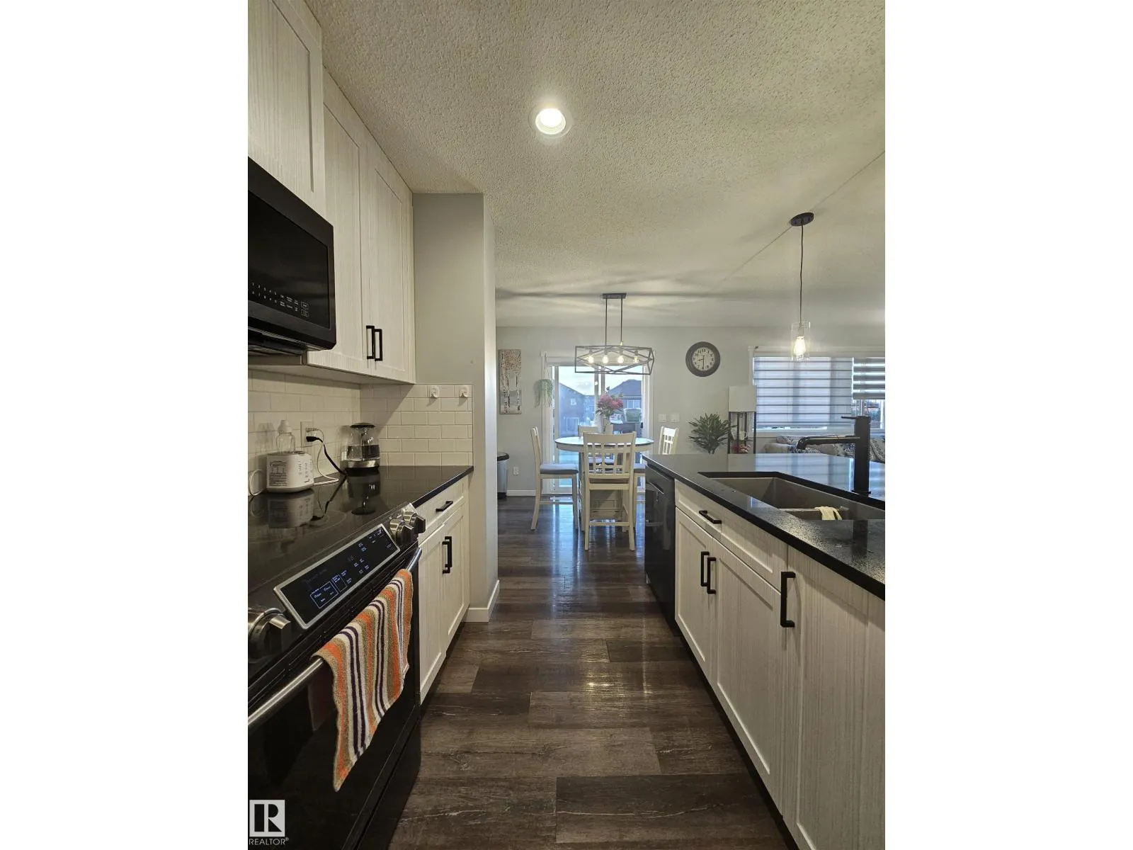 2258 57 ST SW