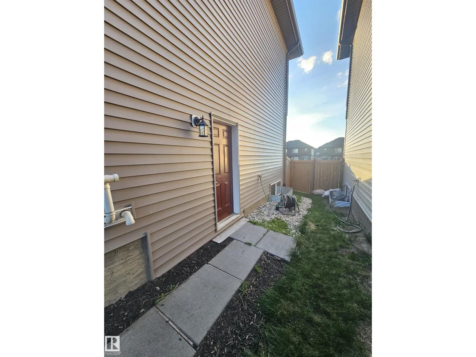 2258 57 ST SW