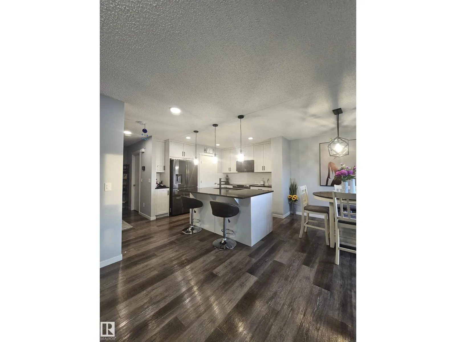 2258 57 ST SW