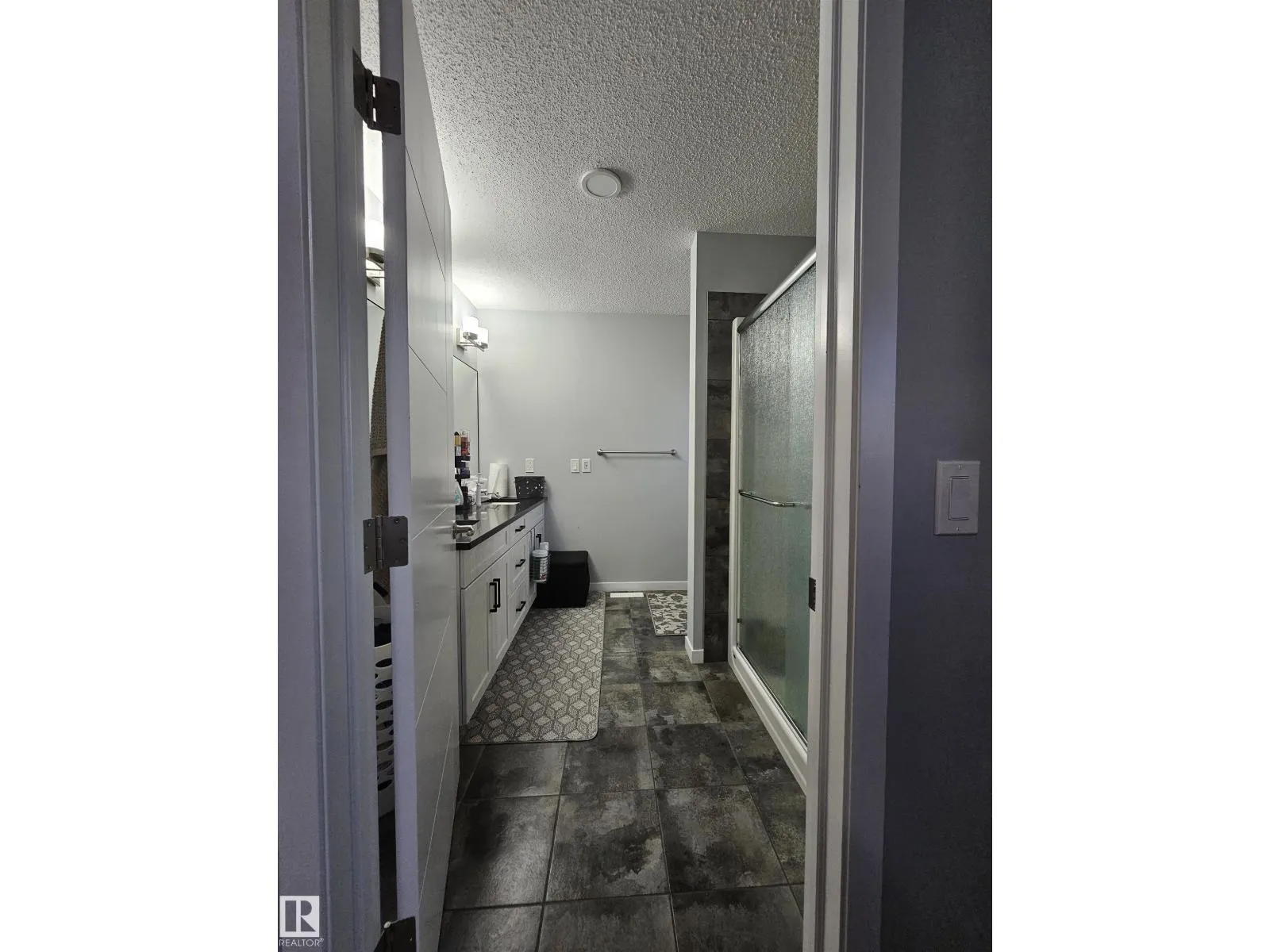 2258 57 ST SW
