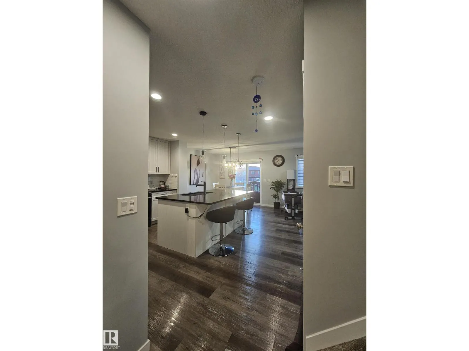 2258 57 ST SW