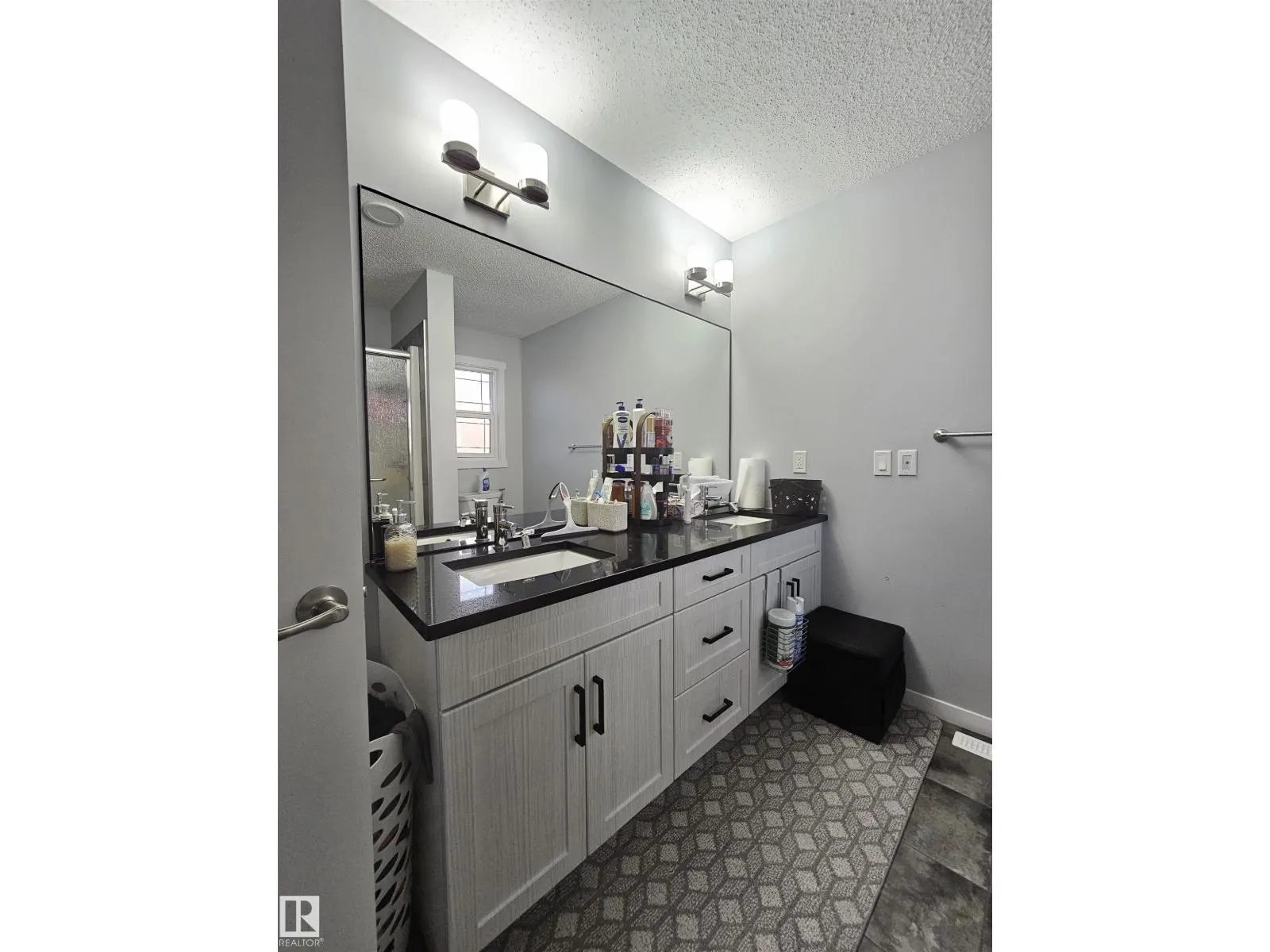 2258 57 ST SW