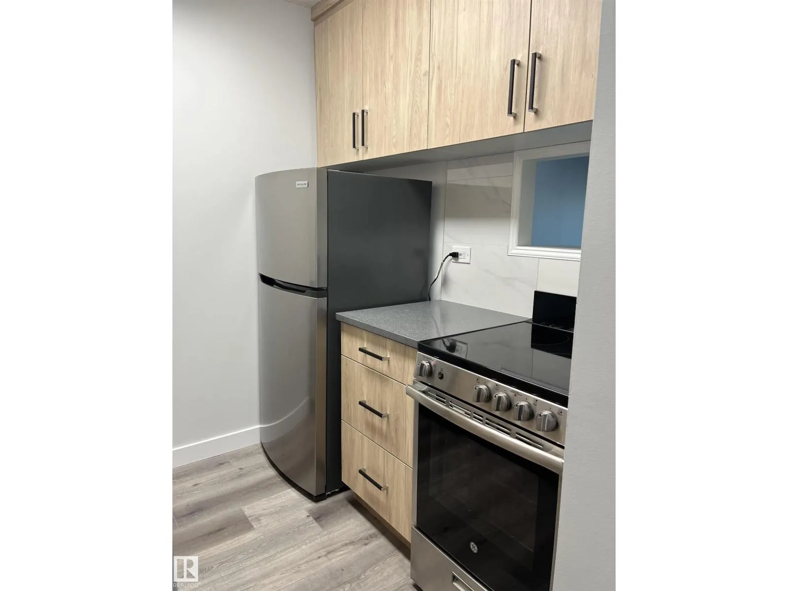 #1103 10140 120 ST NW