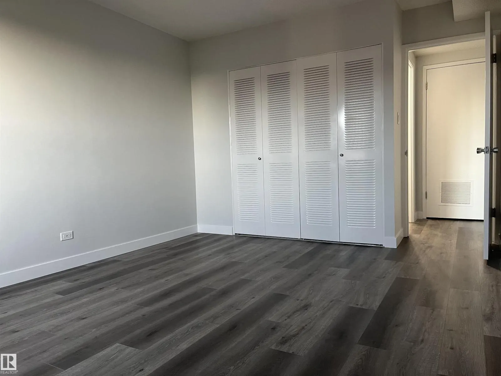 #1103 10140 120 ST NW
