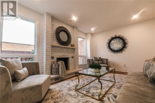 110 HOLLIDAY DR, Whitby