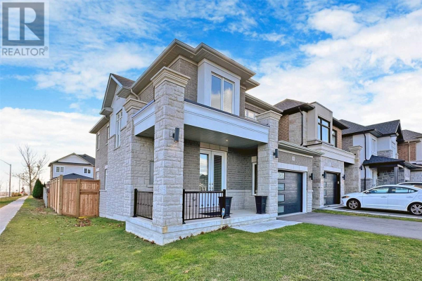 33 DISNEY CRT, Whitby
