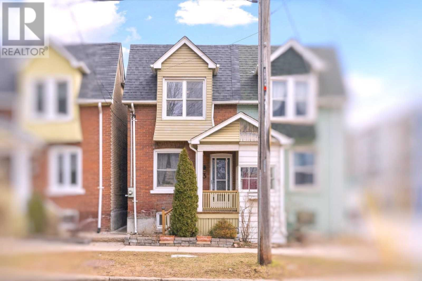 3 LOCKWOOD RD, Toronto