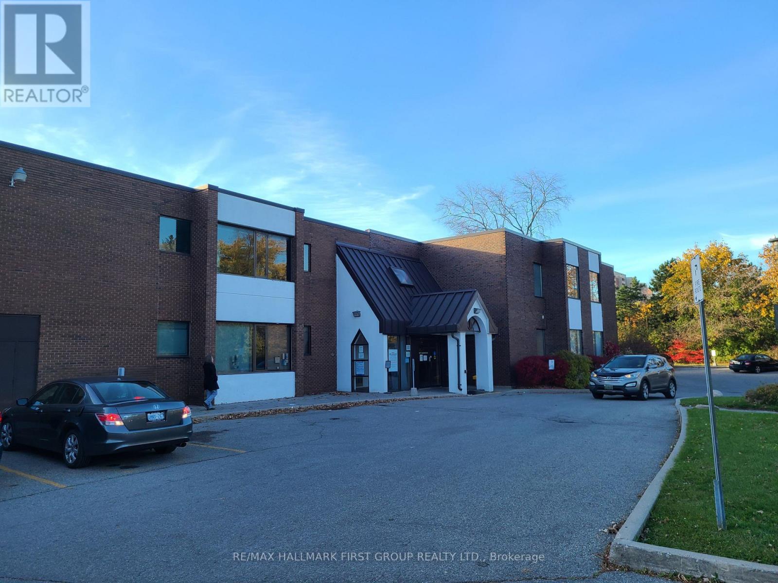 ##200 -601 HARWOOD AVE S, ##200