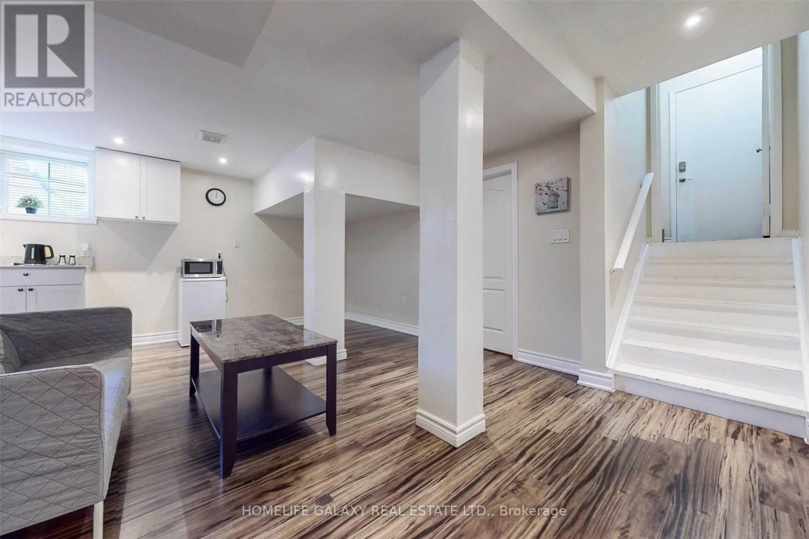 71 SEWARD CRES