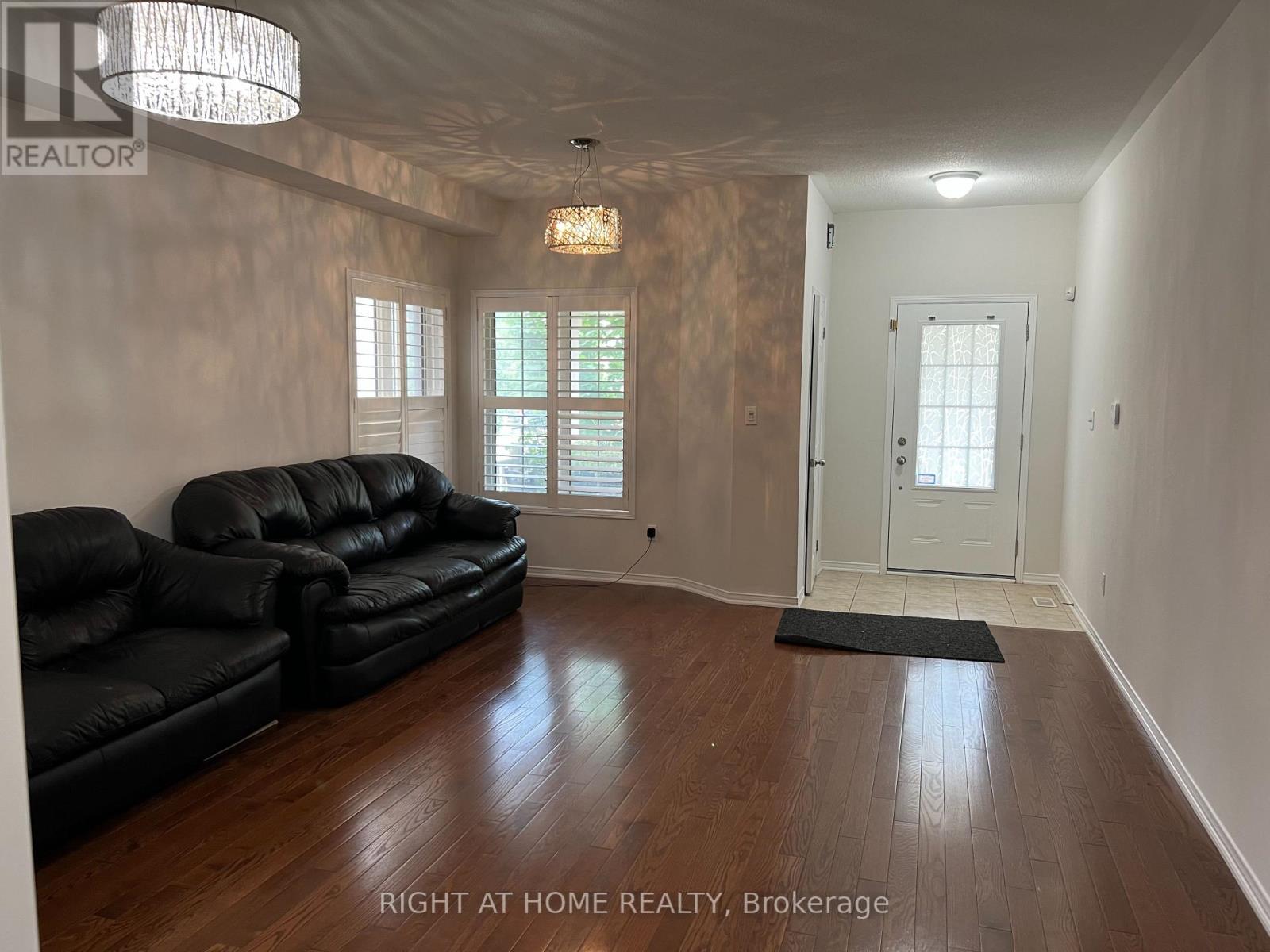 102 GILLETT DR