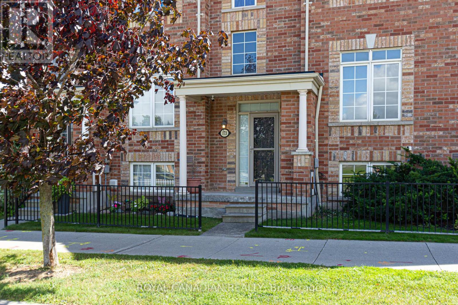 173 KENNETH HOBBS AVE