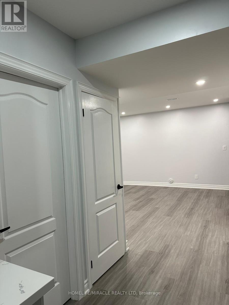 77 MUSCAT CRES