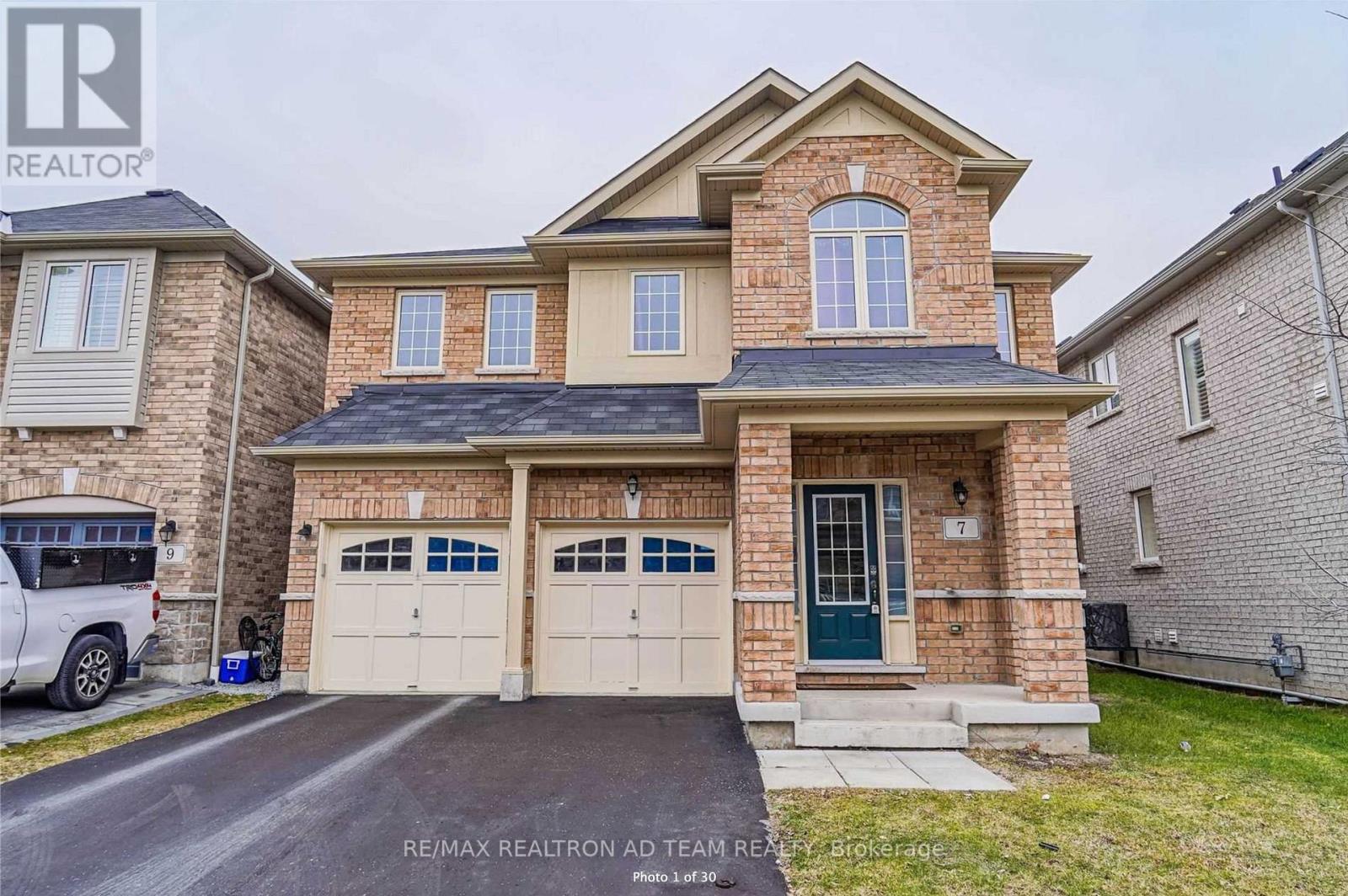 7 RAITHBY CRES