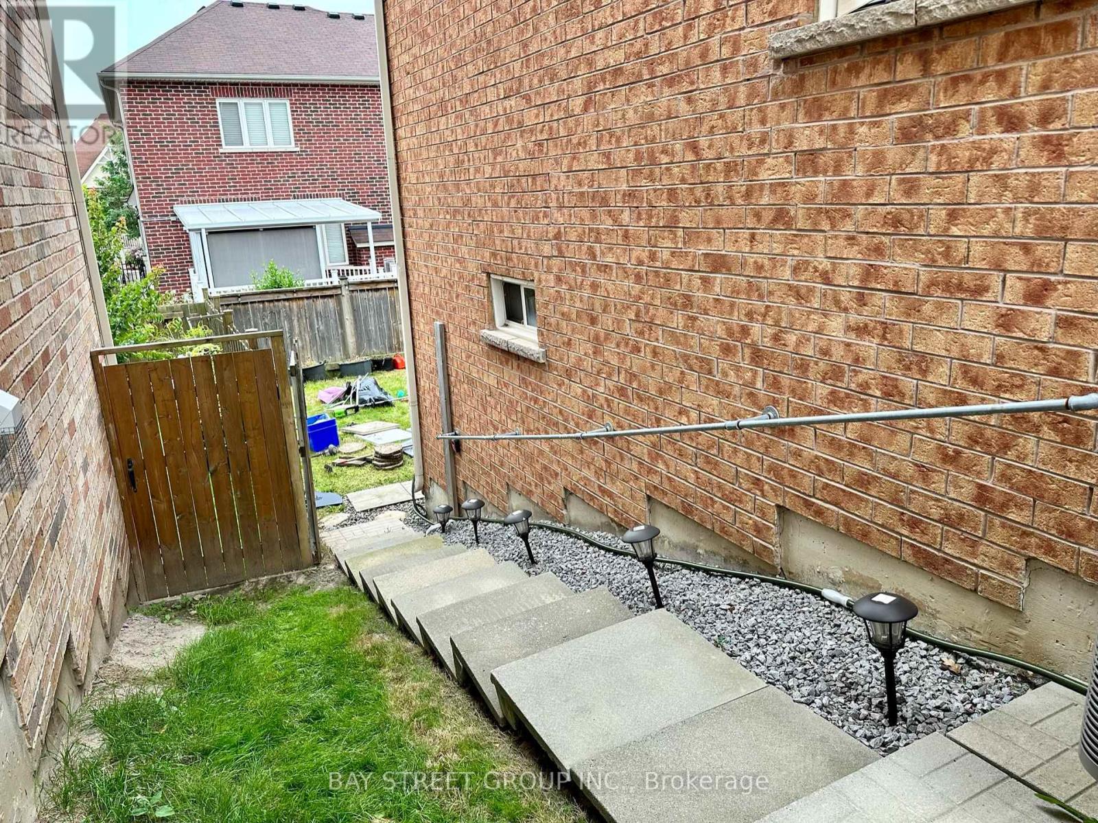#LOWER -163 WILLIAMSON DR E, #Lower