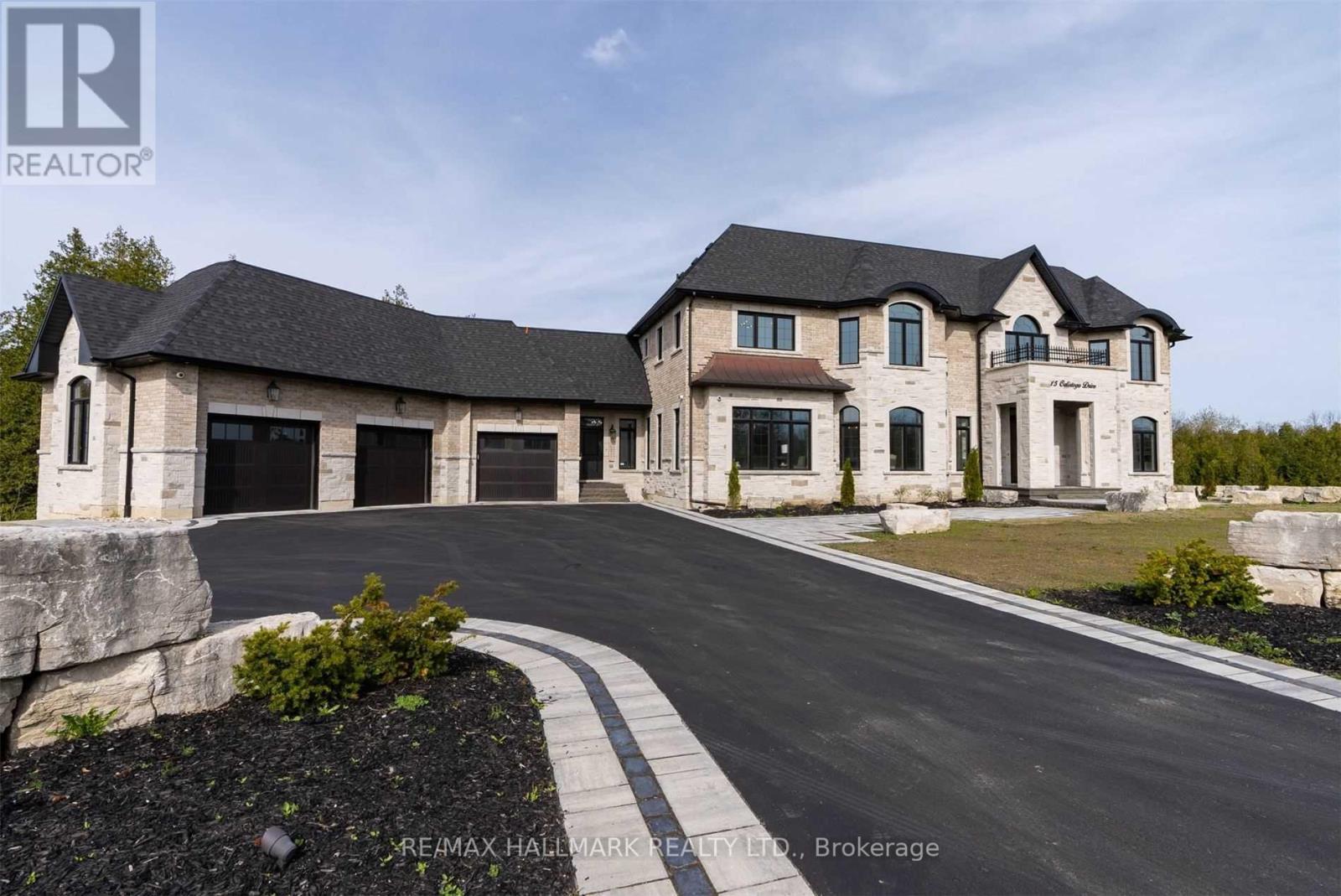 15 CALISTOGA DR