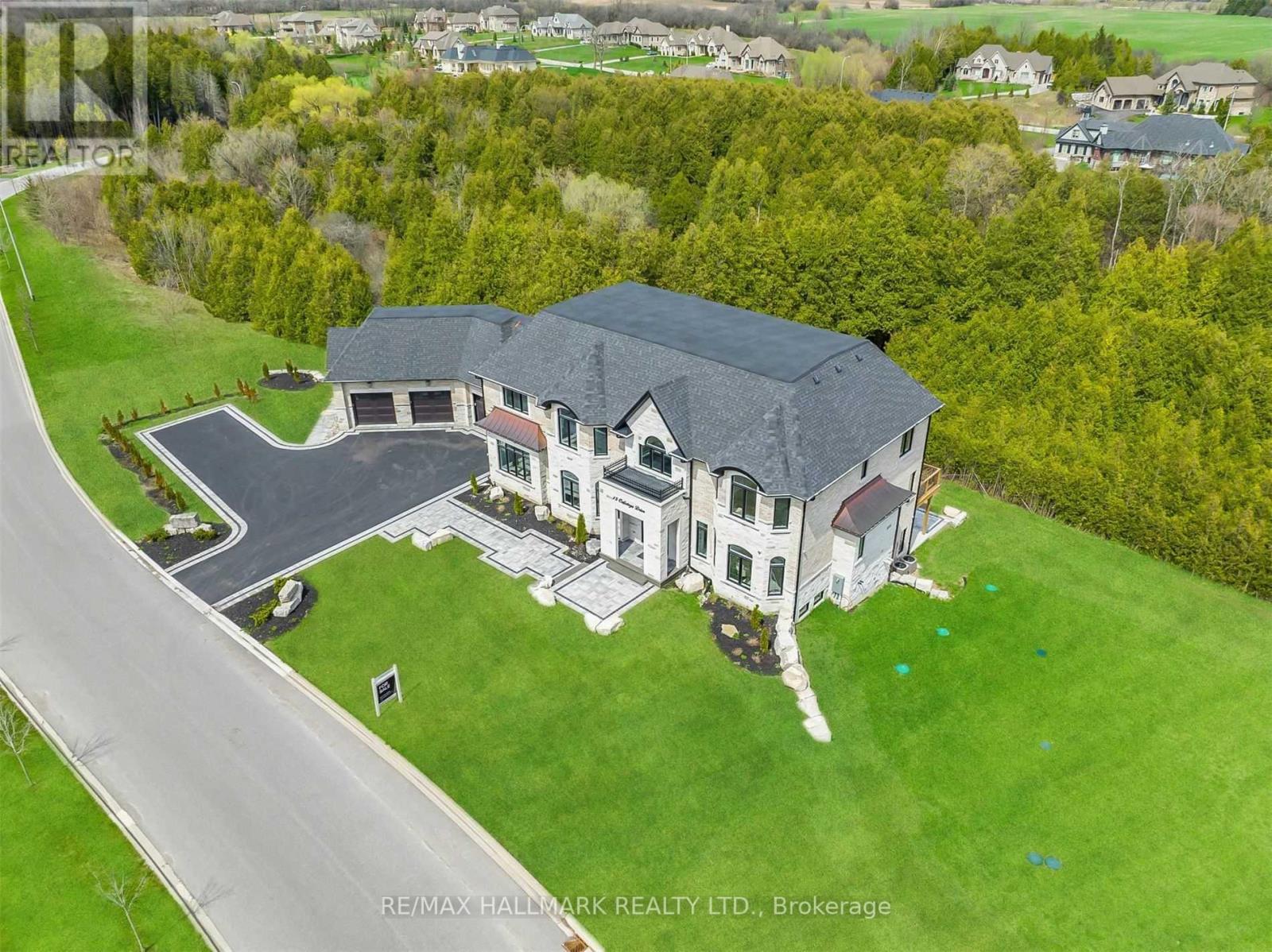15 CALISTOGA DR