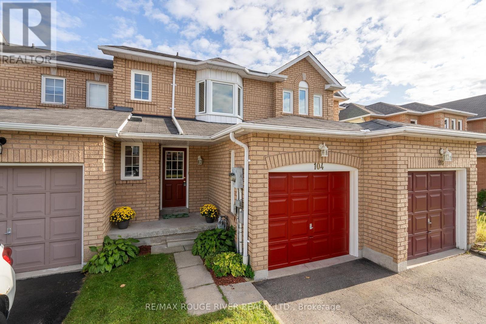 104 CREEKWOOD CRES