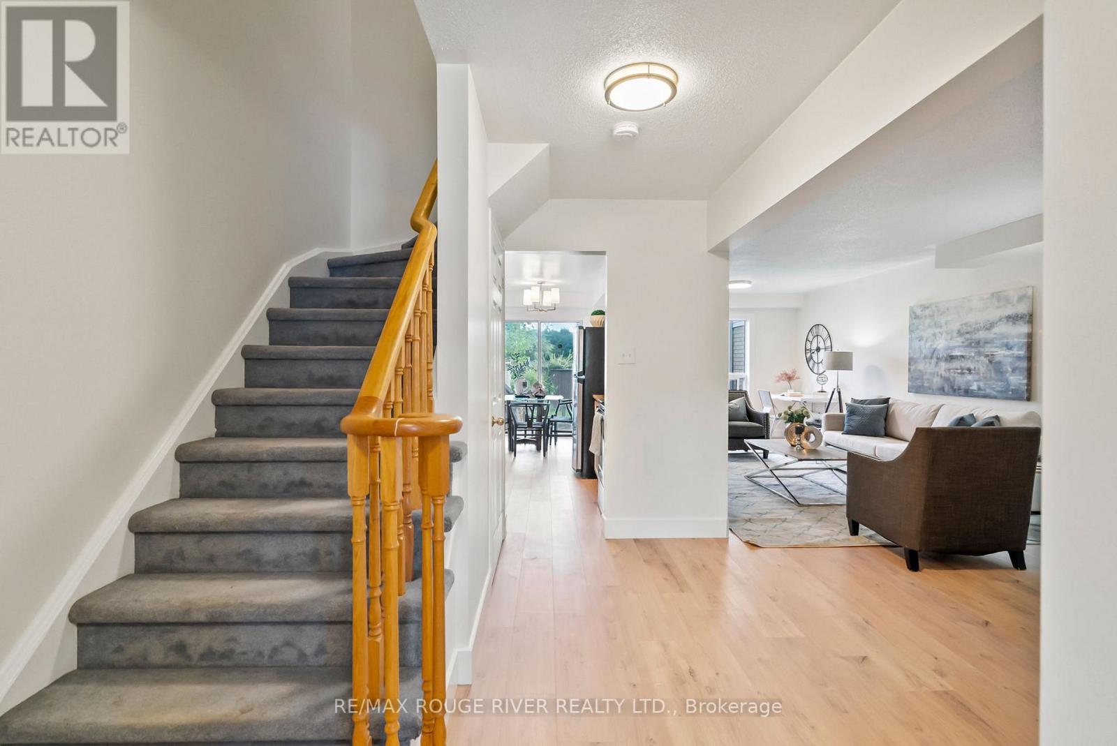 104 CREEKWOOD CRES