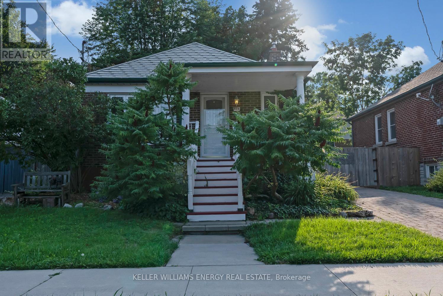 804 BYRON ST S