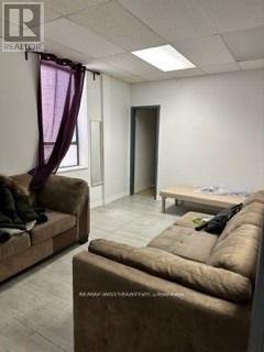 #102 -174 HARWOOD AVE S, #102