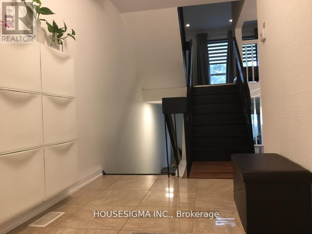 #53 -10 RODDA BLVD, #53