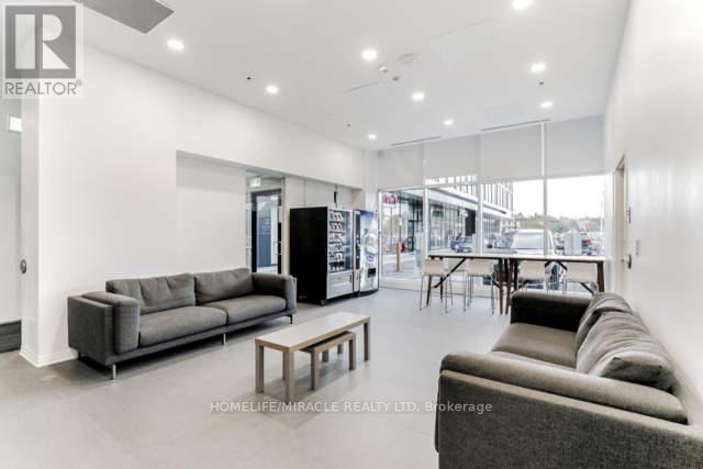 #243 -1900 SIMCOE ST N, #243