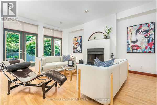 102 QUEENSBURY AVE, Toronto