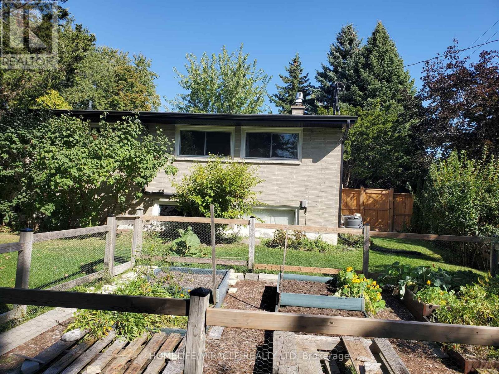 22 DUFFIN ST W