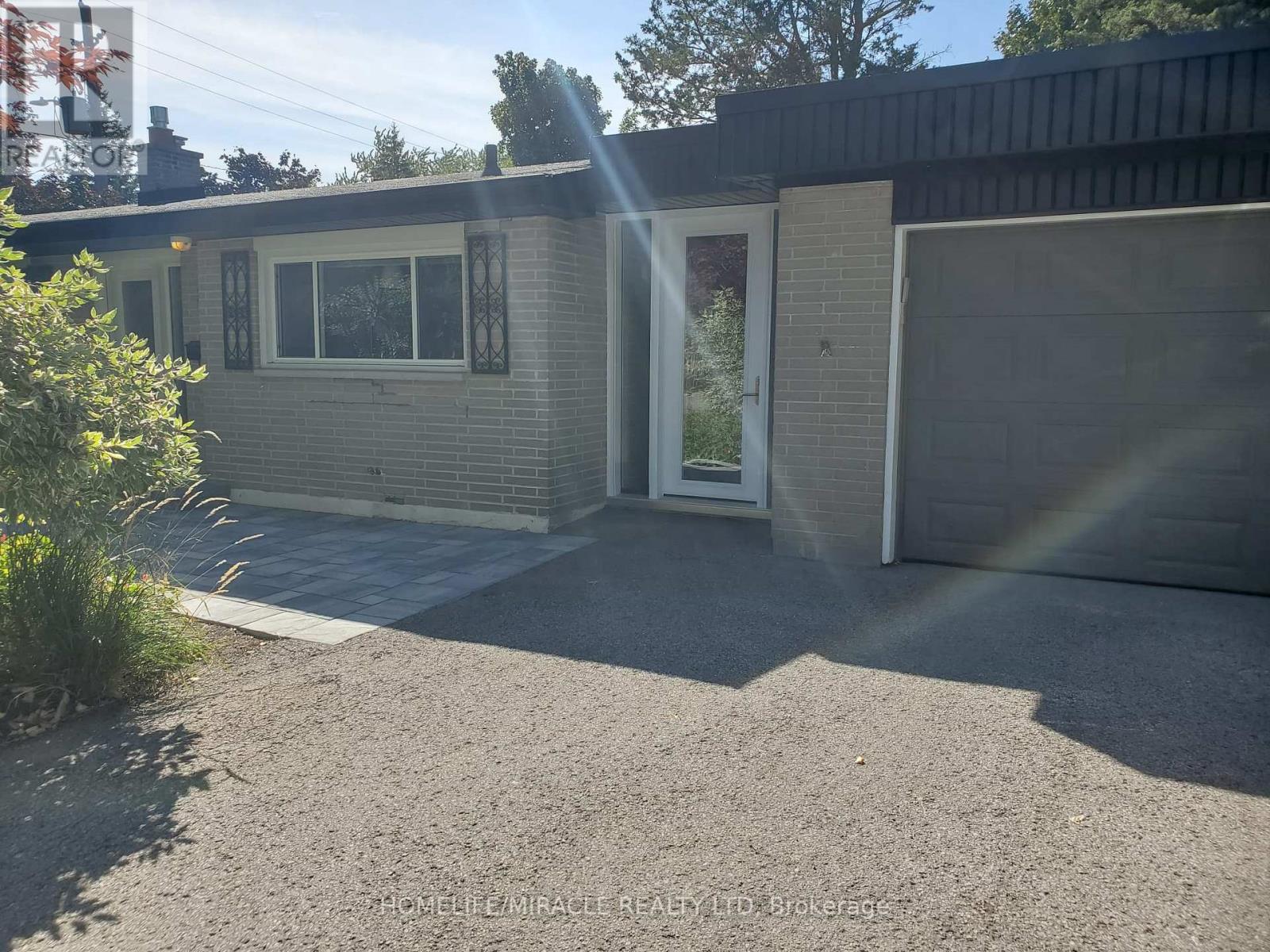 22 DUFFIN ST W