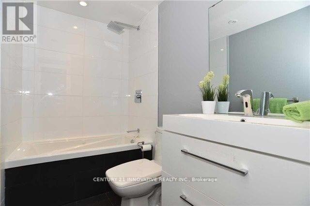 #UPPER -13 RAVENSCROFT RD, #Upper