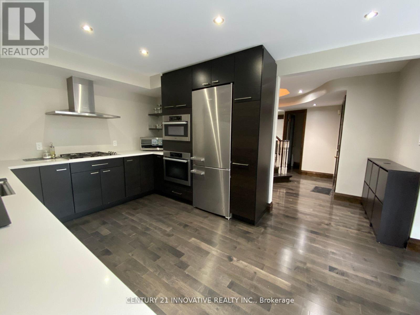 #UPPER -13 RAVENSCROFT RD, #Upper
