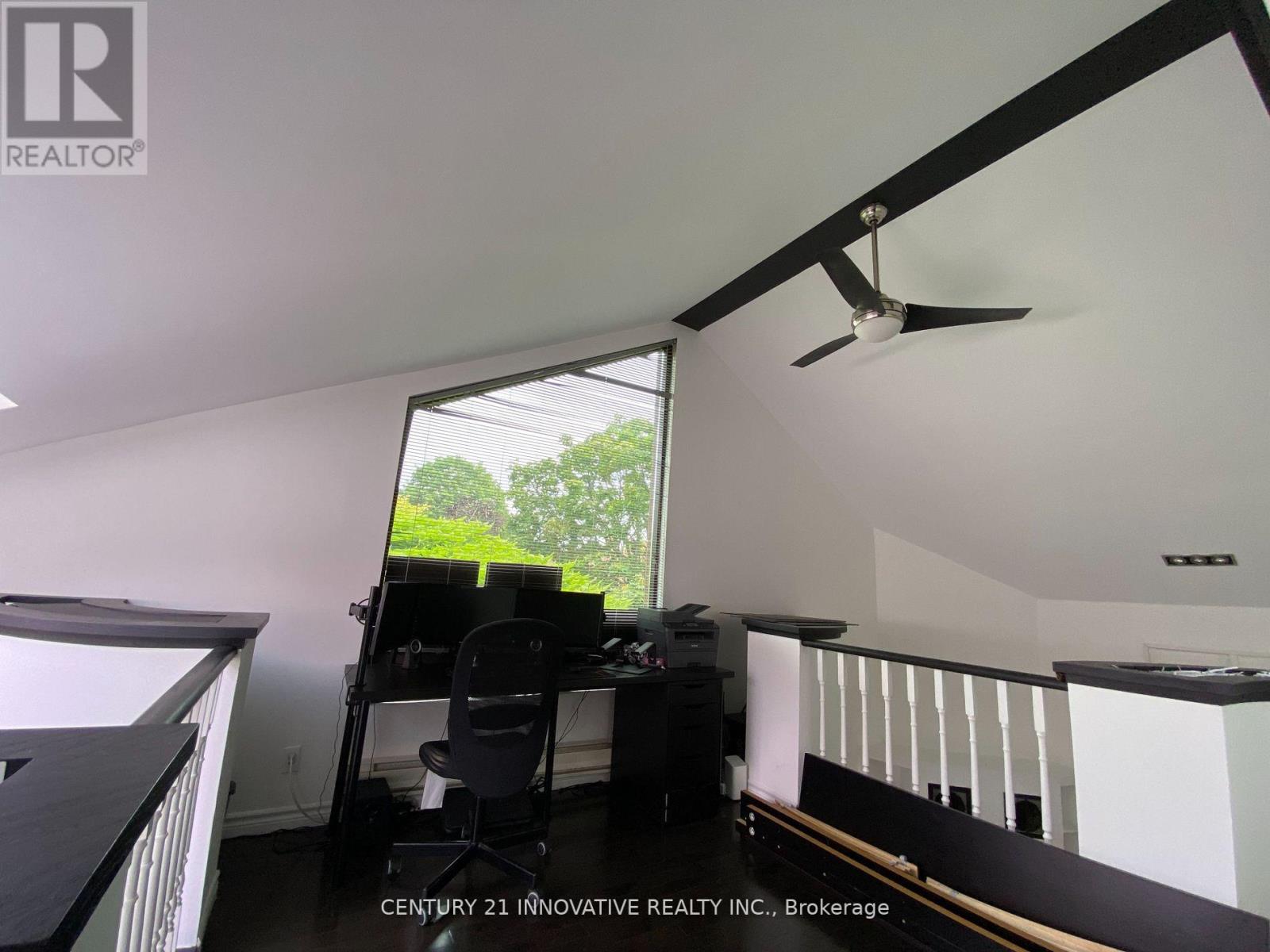 #UPPER -13 RAVENSCROFT RD, #Upper