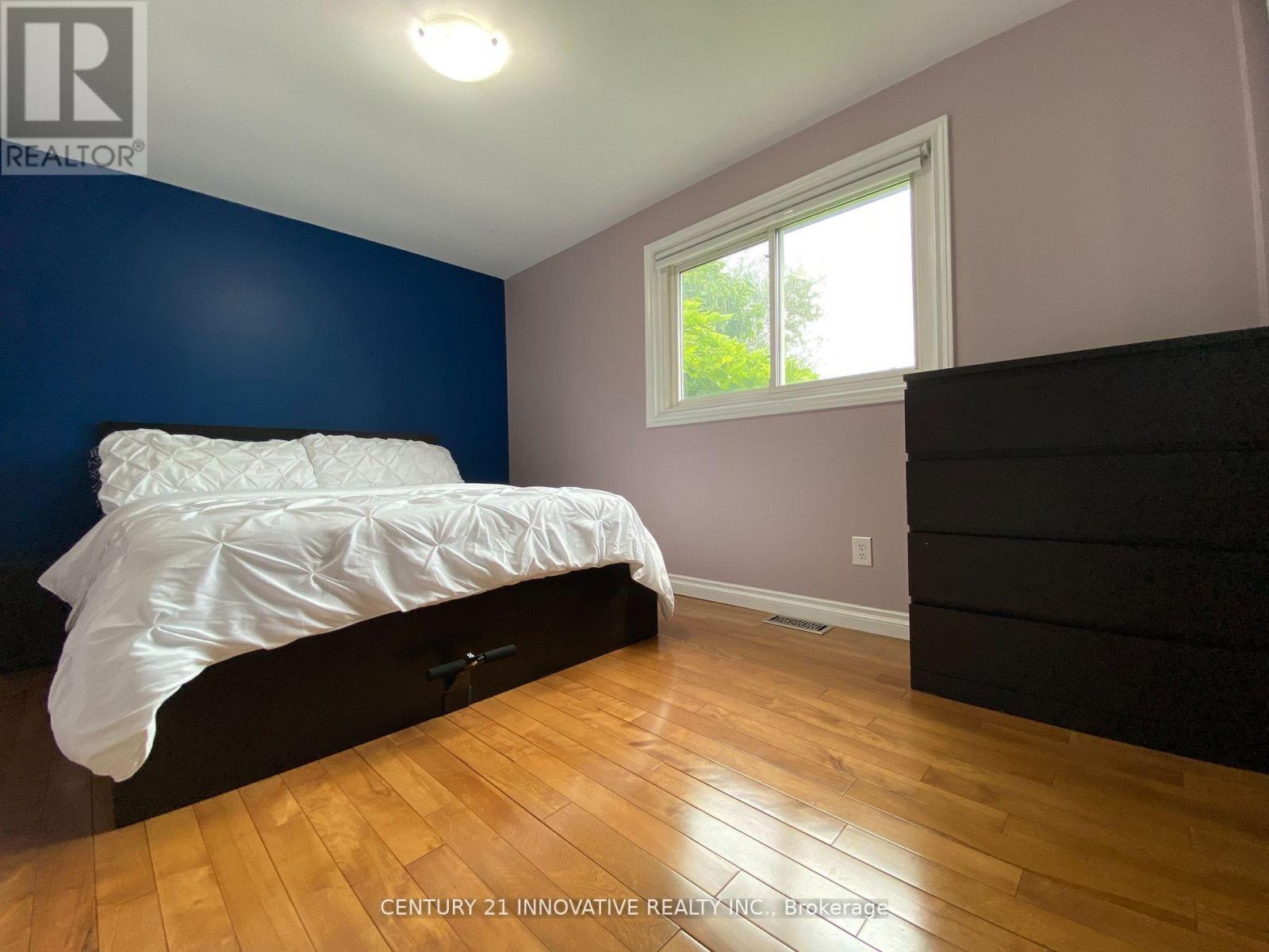 #UPPER -13 RAVENSCROFT RD, #Upper
