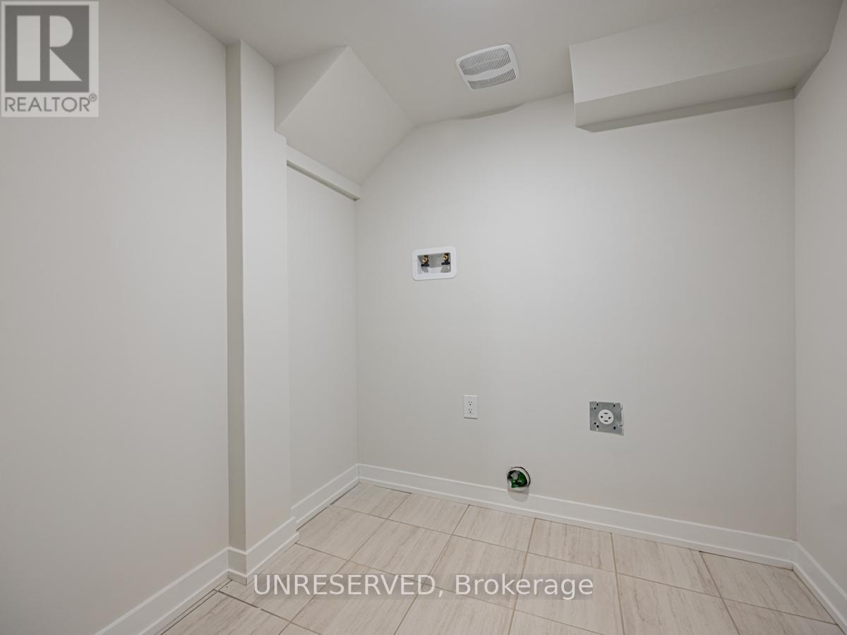 #29 -400 FINCH AVE