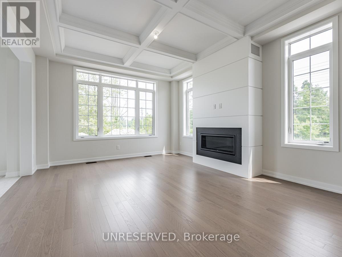 #29 -400 FINCH AVE