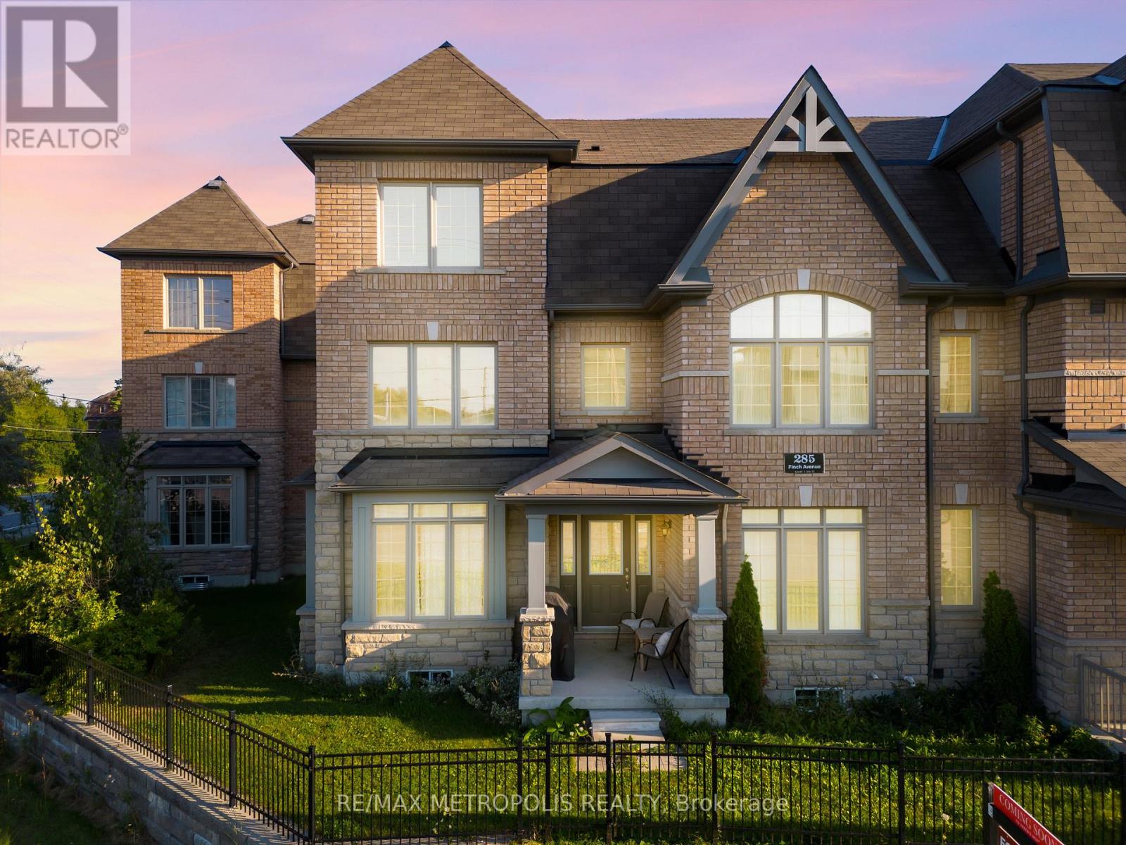 #19 -285 FINCH AVE, #19