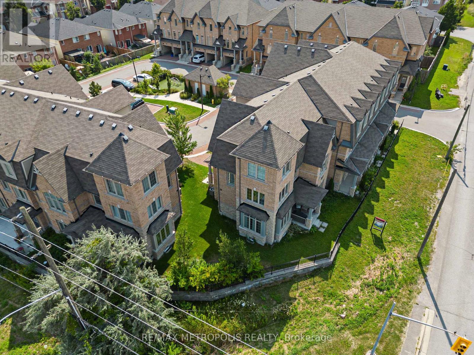 #19 -285 FINCH AVE, #19