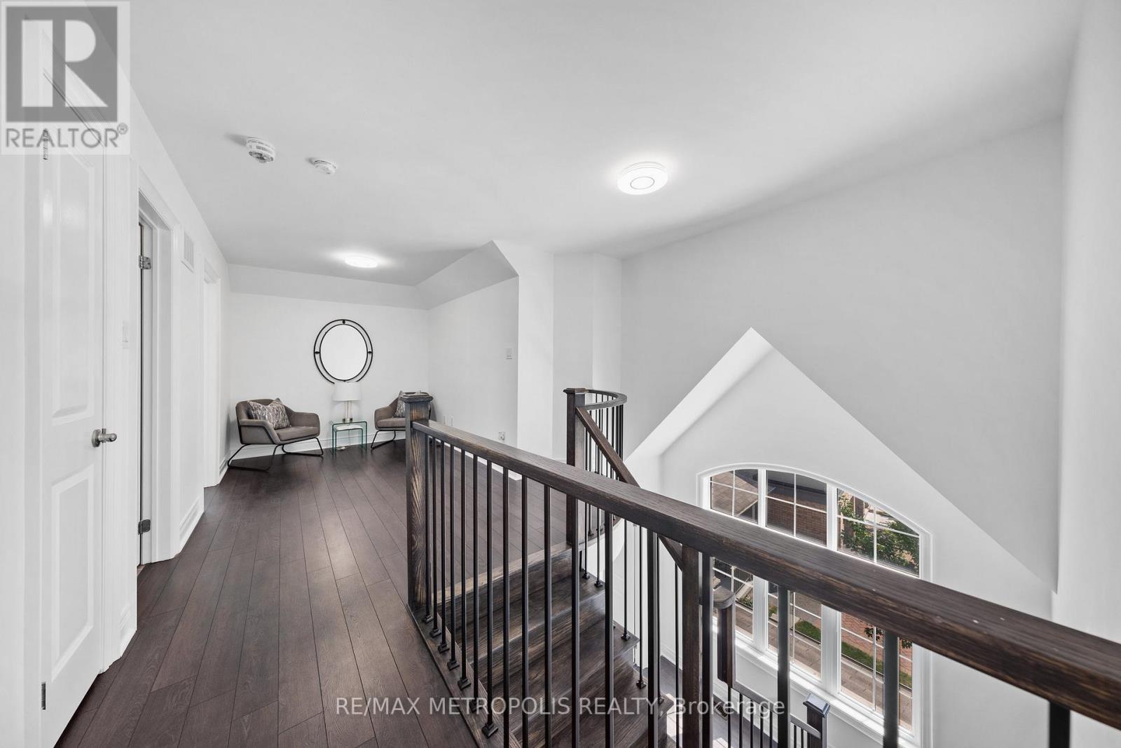 #19 -285 FINCH AVE, #19