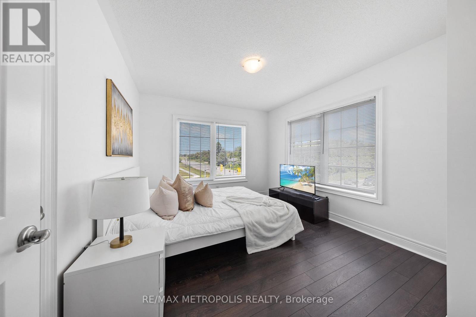 #19 -285 FINCH AVE, #19