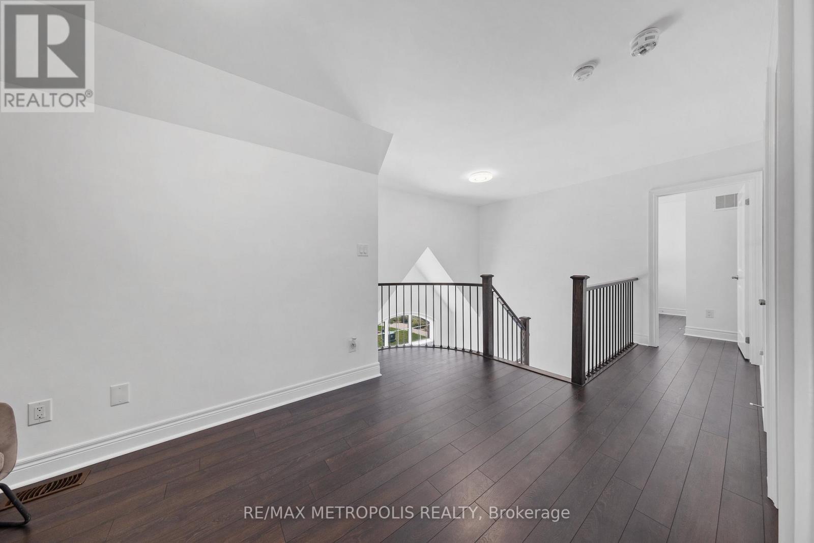 #19 -285 FINCH AVE, #19