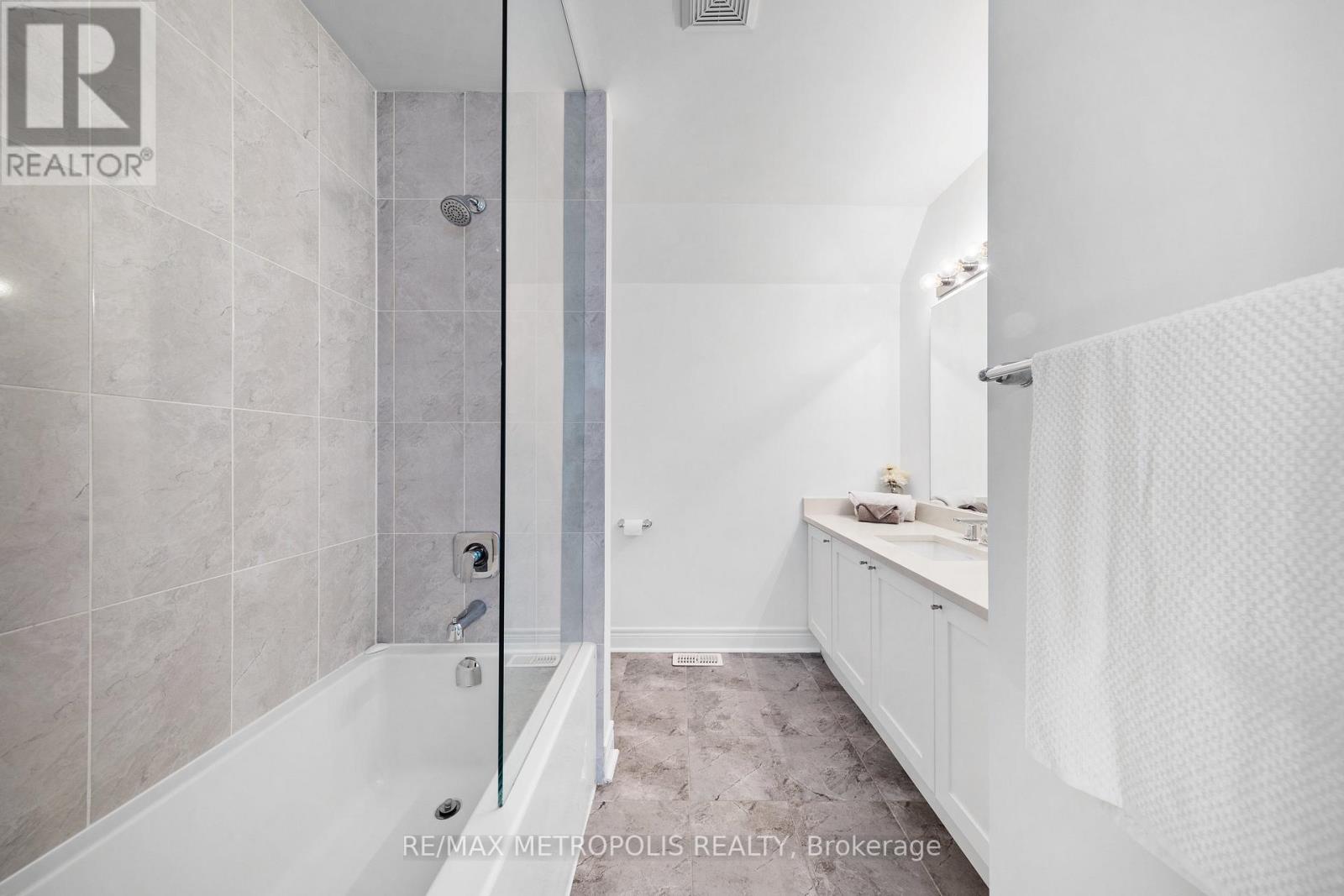 #19 -285 FINCH AVE, #19