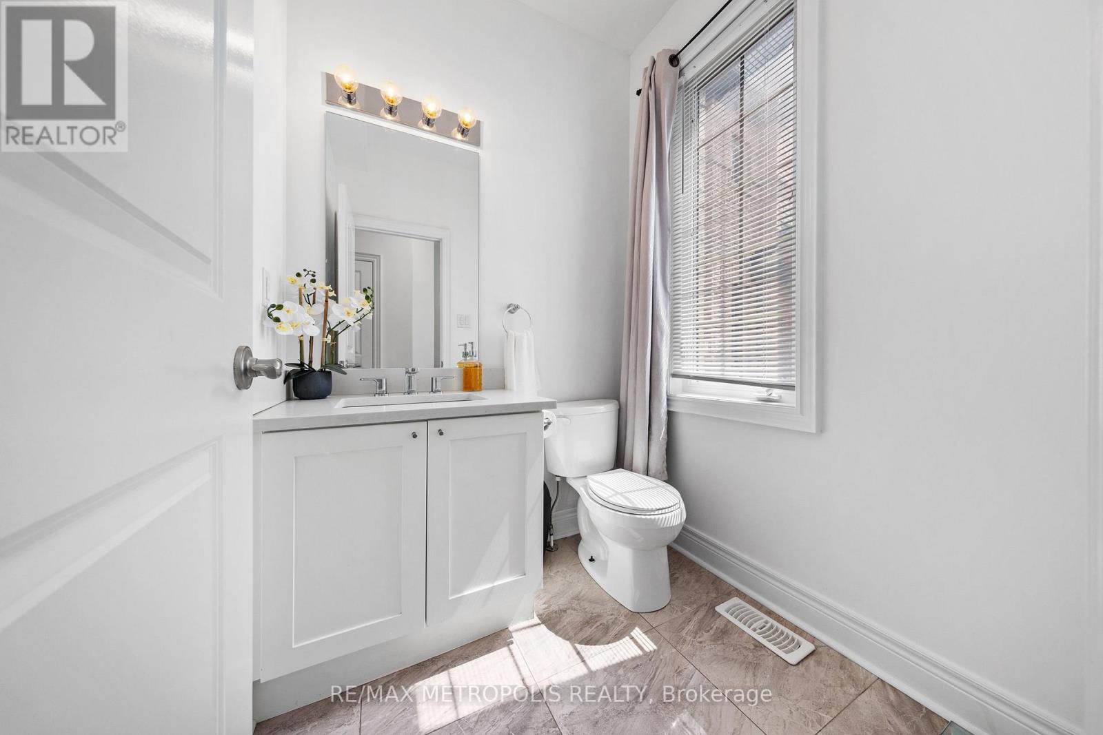 #19 -285 FINCH AVE, #19