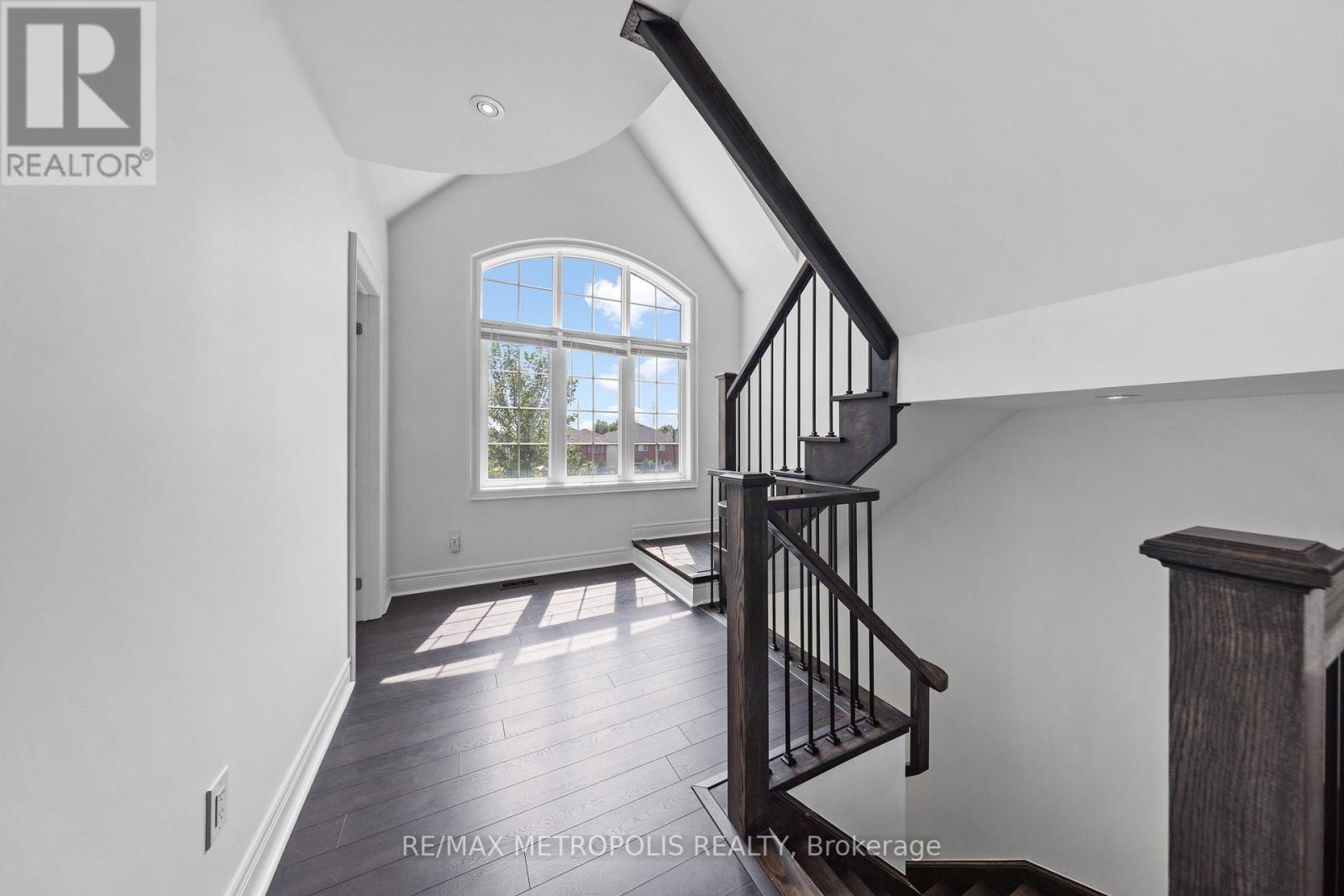 #19 -285 FINCH AVE, #19