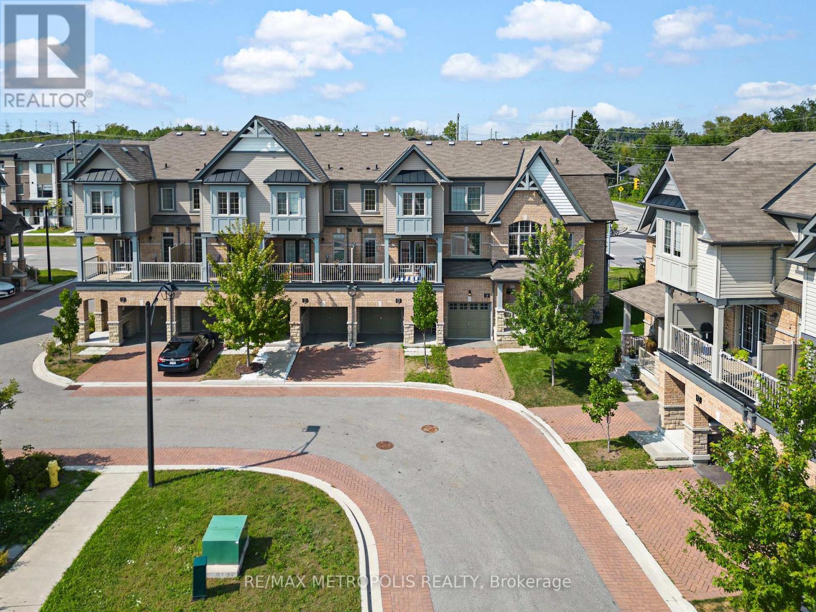 #19 -285 FINCH AVE, #19