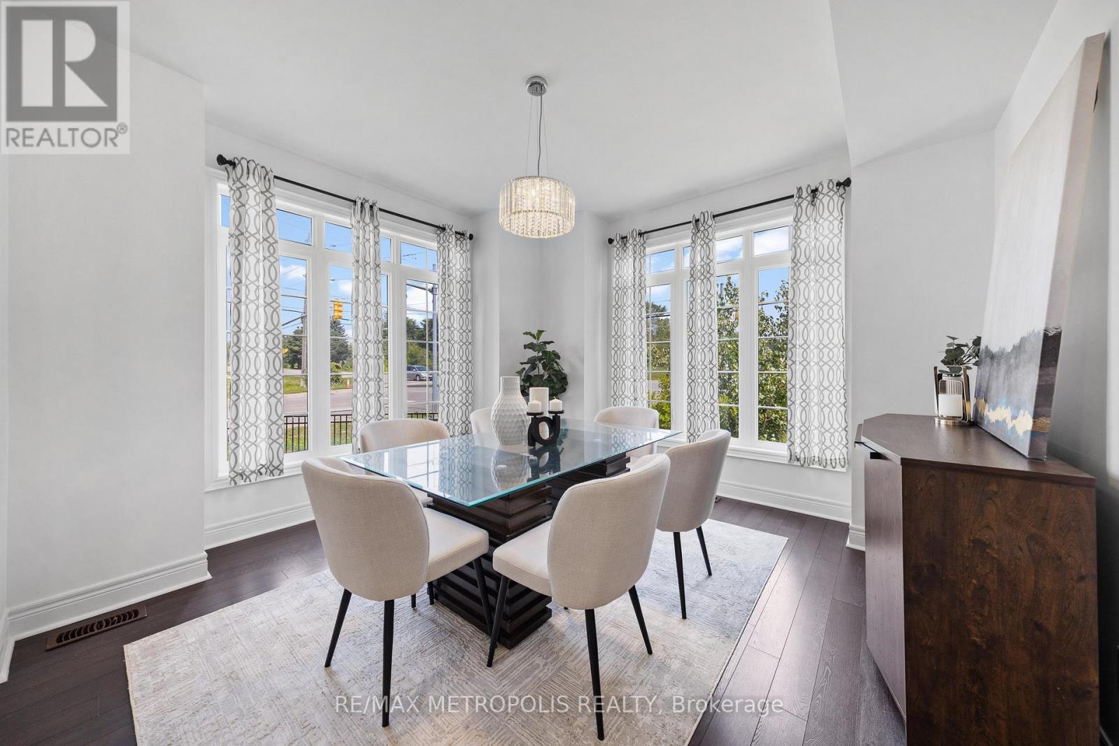 #19 -285 FINCH AVE, #19