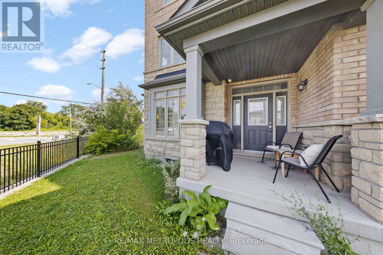#19 -285 FINCH AVE, #19