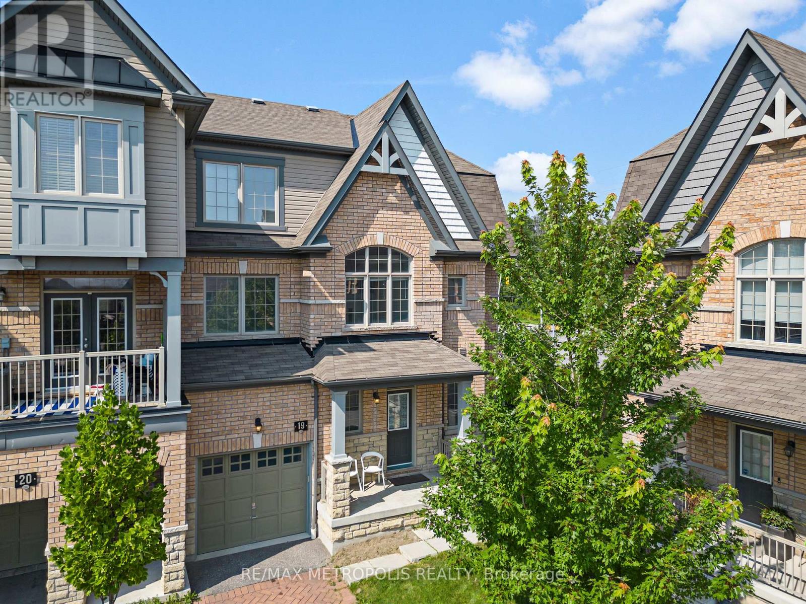 #19 -285 FINCH AVE, #19