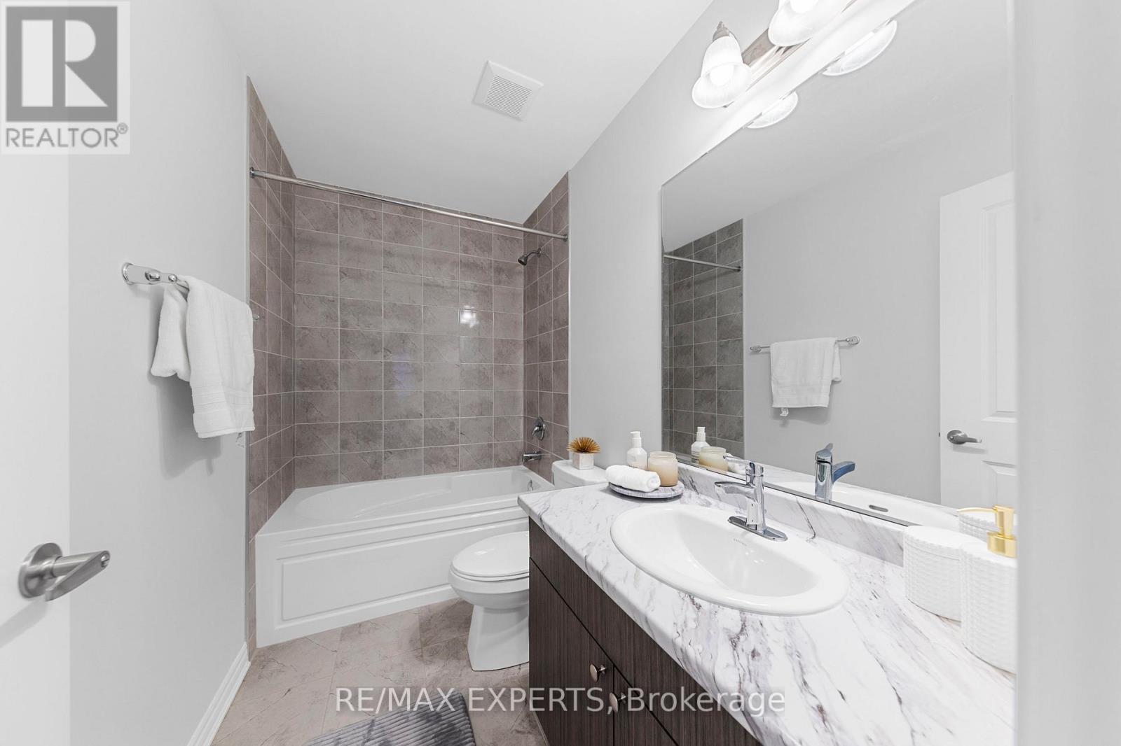 1508 HONEY LOCUST PL