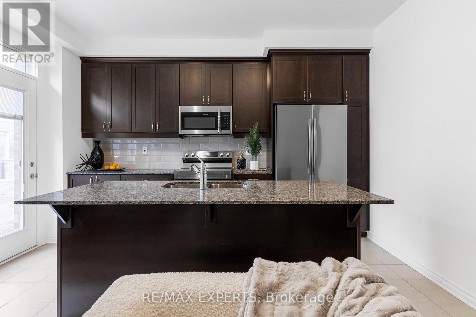 1508 HONEY LOCUST PL
